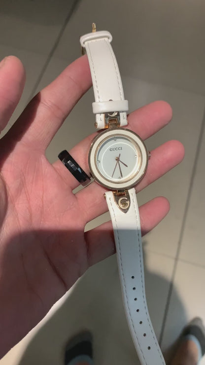 Gucci White Dial Analog Quartz Crystal Glass Leather Ladies Round Watch